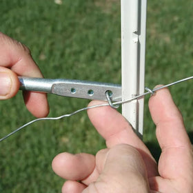 Zareba wire-fastening on post demo highlights quick, secure installations
