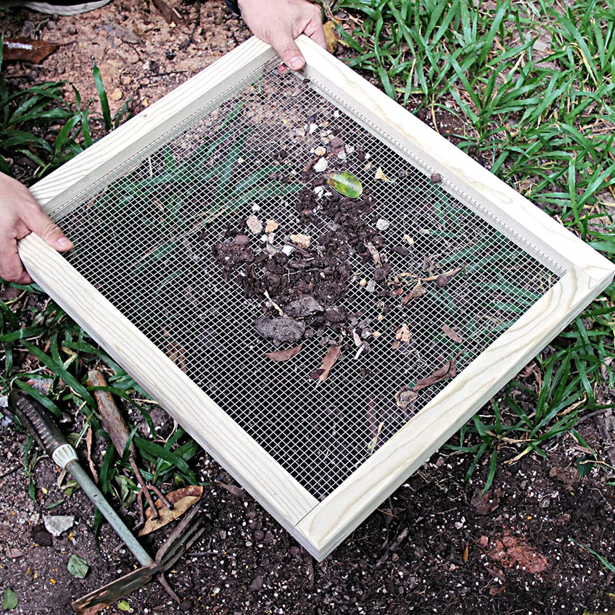 ZAWR compact design fits small spaces for soil and gravel work.