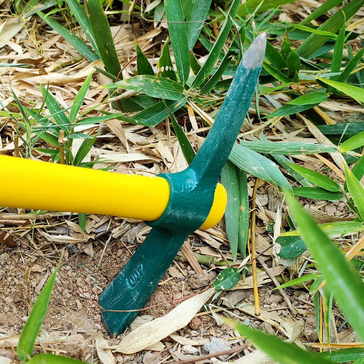 ZEONHEI versatile digging, weeding, and camping tool for rugged sites