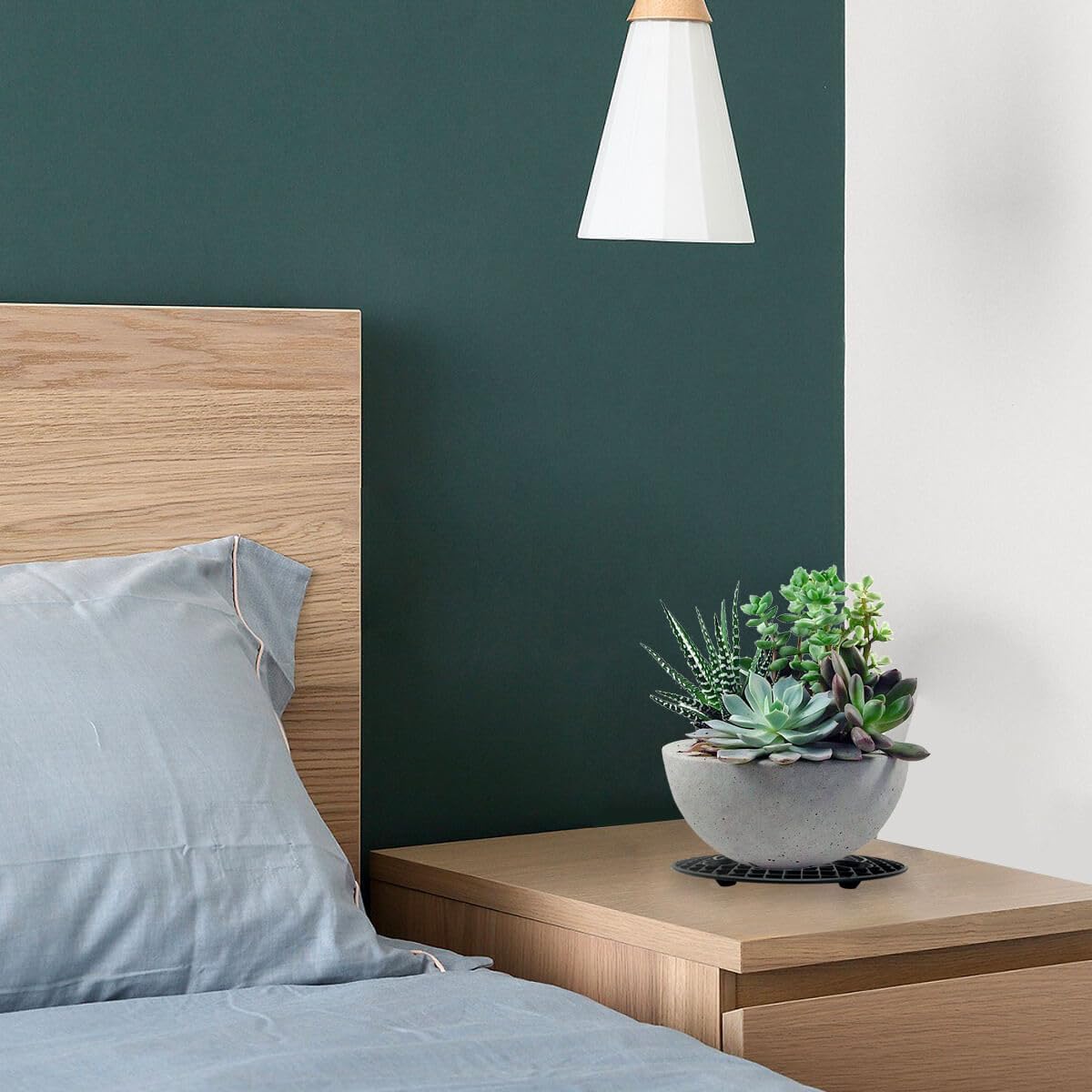 Zeromall circular mesh drainage stand promotes airflow and overall plant health.