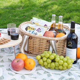 Zettfuly picnic set includes napkins, bottle opener, and glasses
