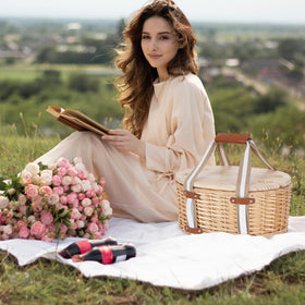 Zettfuly complete picnic set for four, portable and quick to setup.
