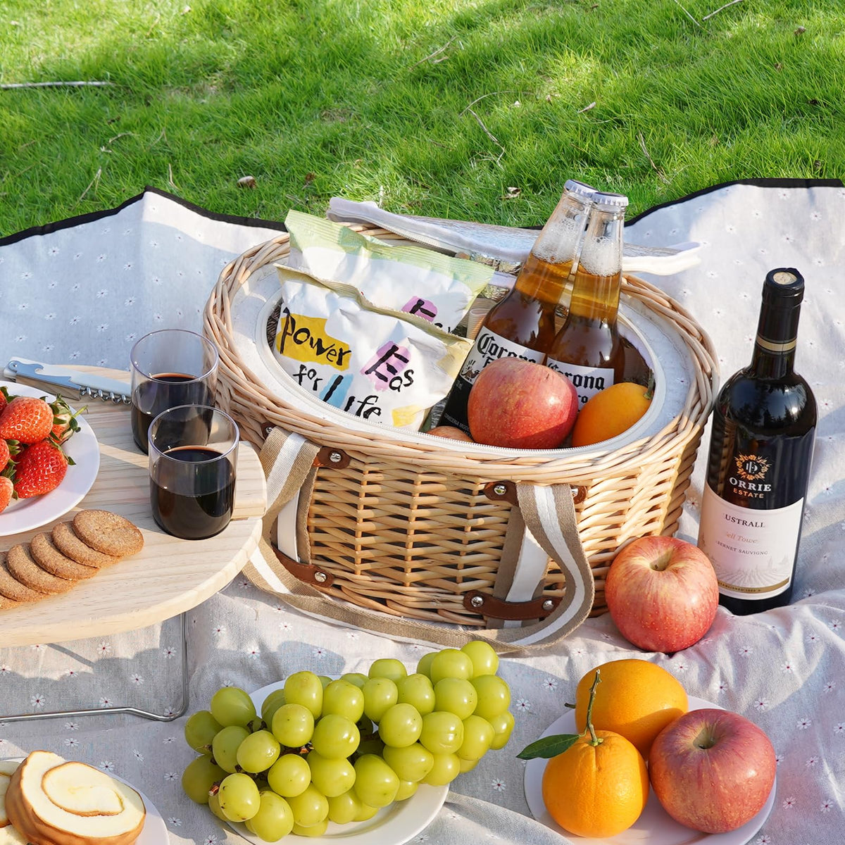 Zettfuly white floral cooler bag lining keeps beverages fresh.