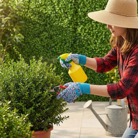 Zhamate light-duty outdoor gloves suited for DIY projects and chores.