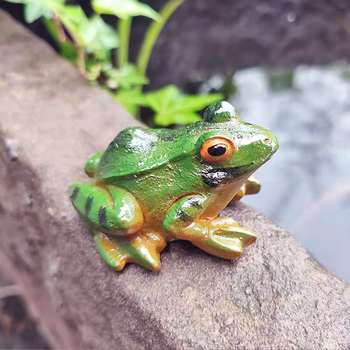 ZHOUQZSF frog sculpture duo complements pond décor with charm.