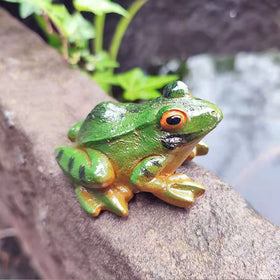 ZHOUQZSF frog sculpture duo complements pond décor with charm.
