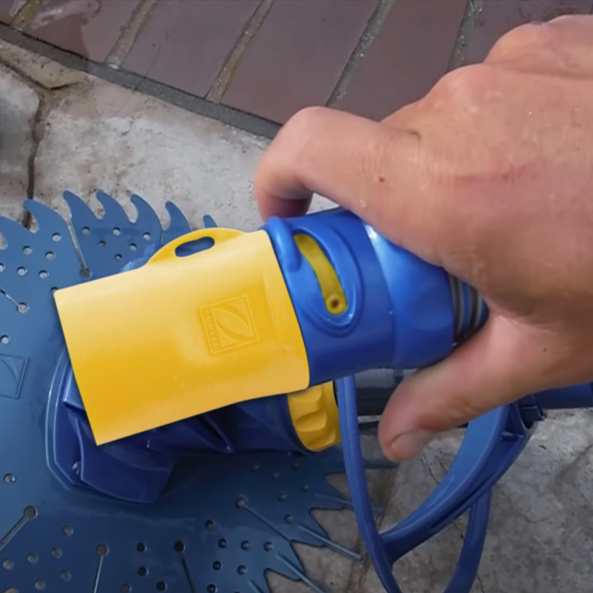 Durable material and molded connection of Zodiac R0697100 adapter
