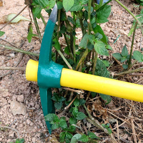 ZOENHOU multi-use tool supports gardening, cultivating, and archaeology tasks.