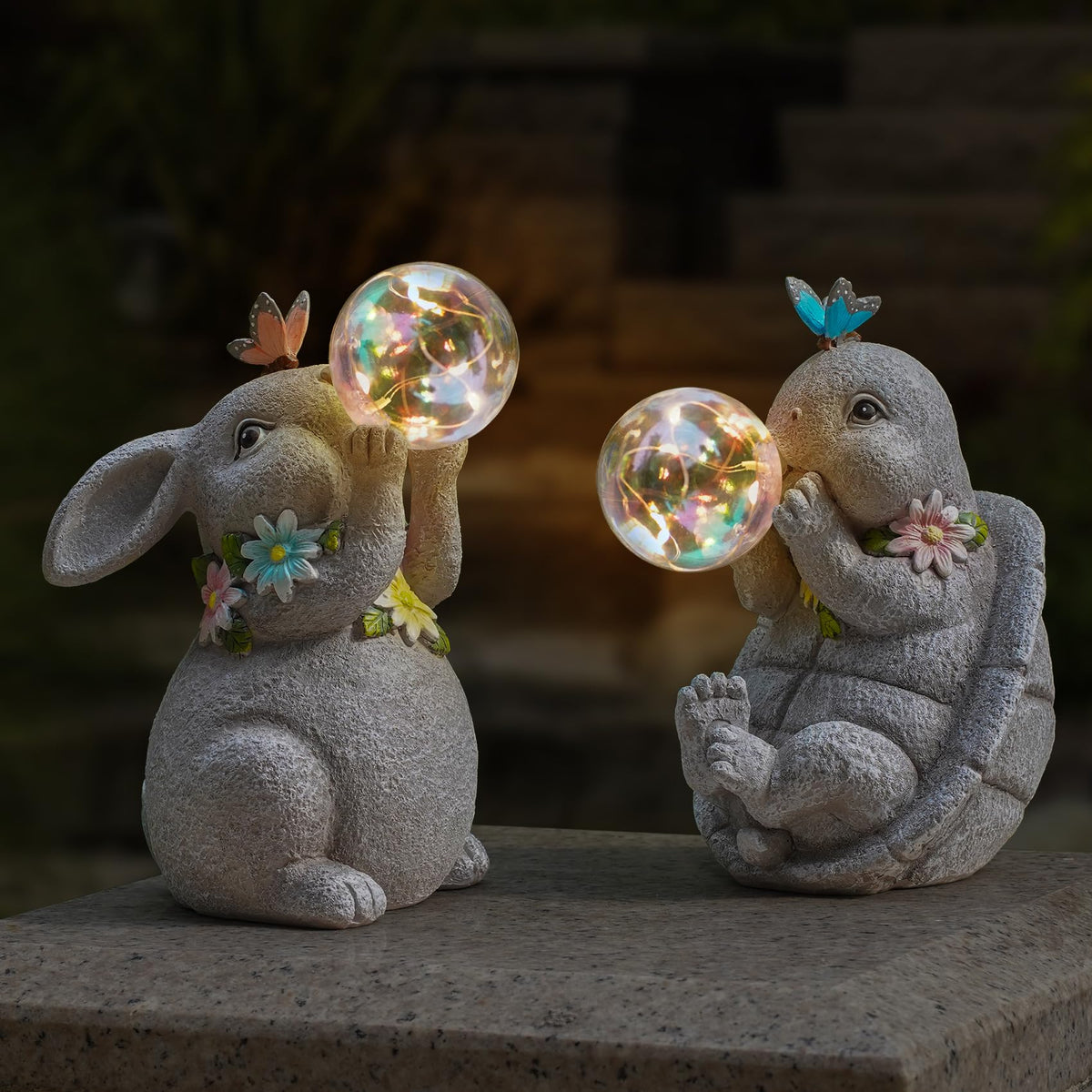 zuzuzen Durable garden statue rabbit withstands outdoor conditions.