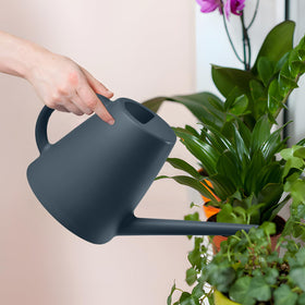 ZXJ watering can with comfortable handle supports extended watering sessions.