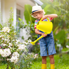 ZXJ can with removable sprayer for steady stream or gentle shower.