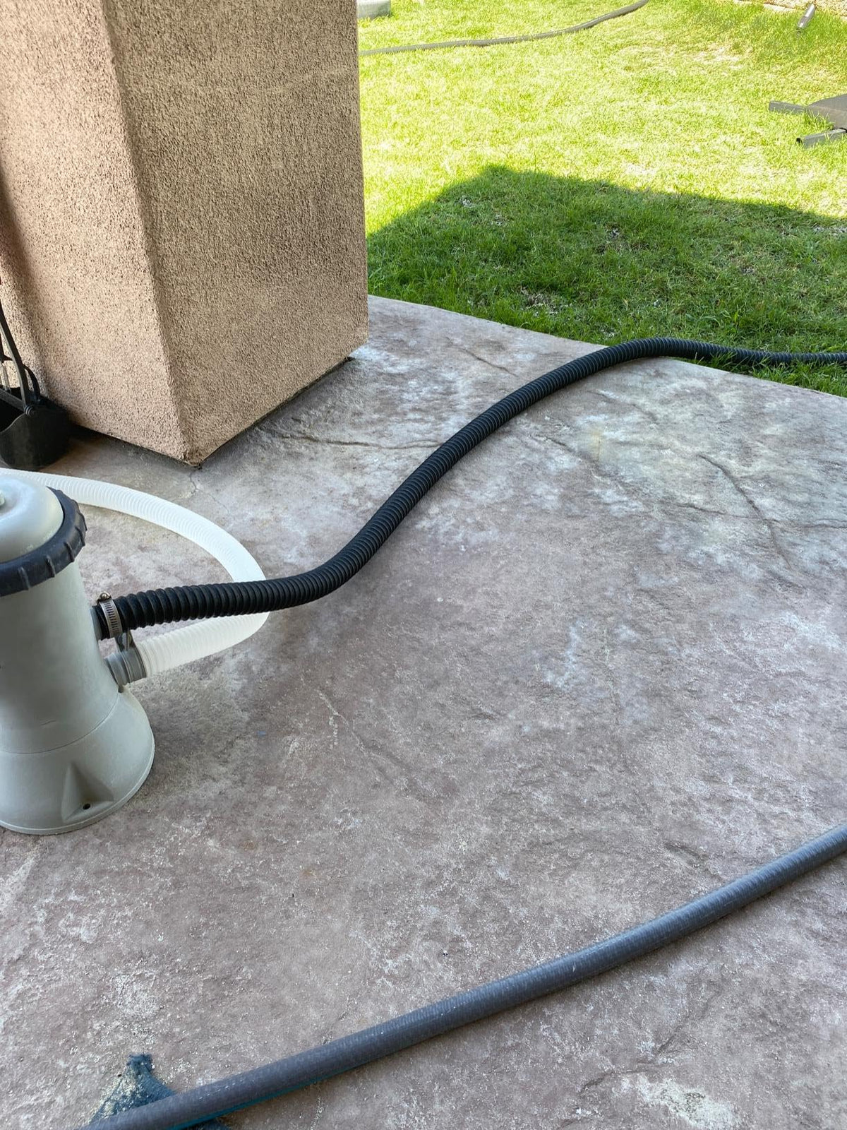 ZY-hosetube reinforced hose delivers outdoor durability for water projects.